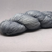 Load image into Gallery viewer, Malabrigo Dos Tierras 009 Polar Morn