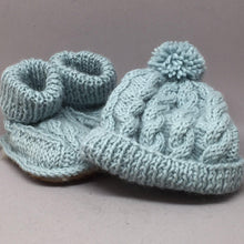 Load image into Gallery viewer, Cable Booties and Cable Hat Kit with pom-poms for babies Large - 6 to 9 months