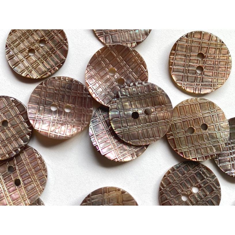 Crosshatch Shell Buttons 18mm 
