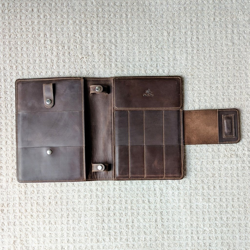 Thread & Maple Needle Binder Regular Chocolate 