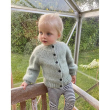 Load image into Gallery viewer, Novice Cardigan Mini Knitting Pattern Chunky Edition by PetiteKnit 

