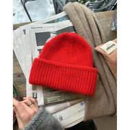 The Weekend Hat Knitting Pattern by PetiteKnit 