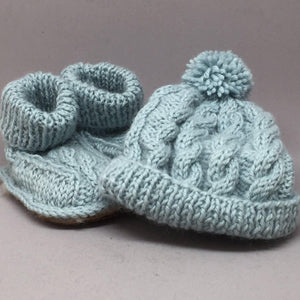 Cable Booties and Cable Hat Kit with pom-poms for babies Large - 6 to 9 months
